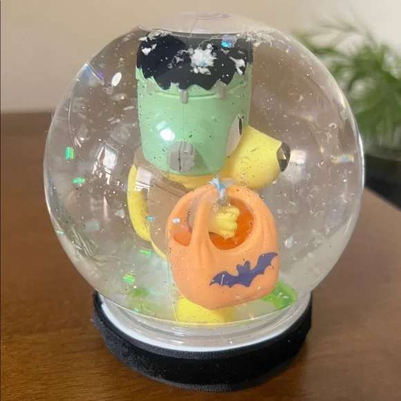 Monster Lucky Booey Snow Globe - Picture 3 of 14